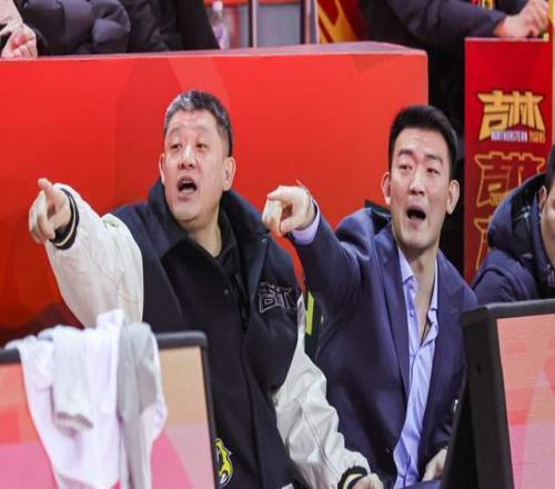 CBA一夜爆出兩大冷門！衛(wèi)冕冠軍遭黑馬掀翻，山東無緣23分大逆轉(zhuǎn)