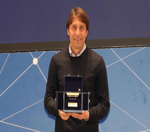 意足協(xié)官方：孔蒂榮膺上賽季“金板凳獎”，馬雷斯卡獲特別獎