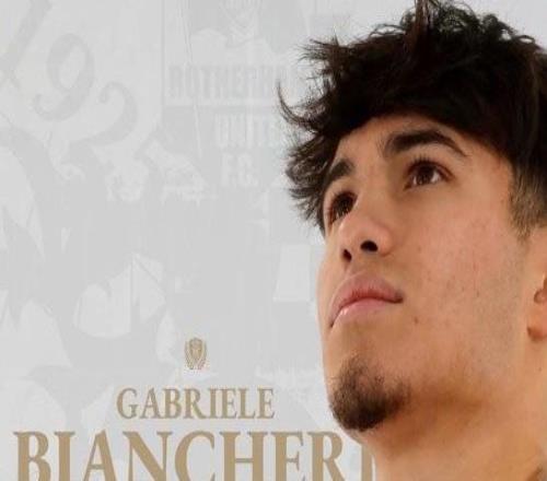 官方：曼聯(lián)19歲前鋒比安切里租借加盟英甲羅瑟漢姆