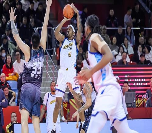 廣廈輸球揪毒瘤！全場18鐵投死球隊，球迷：無限開火權(quán)也得有個度