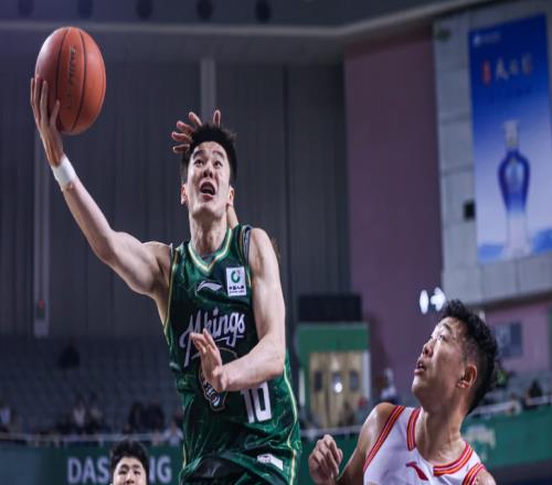 轟30+準三雙，單挑2大“新國手”！球迷質(zhì)問郭導：他不如高詩巖