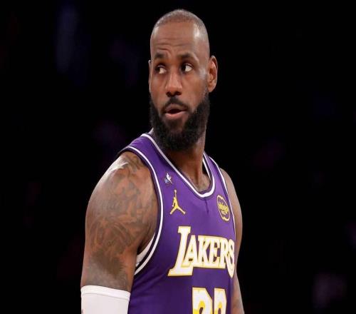 湖人傳聞：勒布朗詹姆斯今夏即將分手，因東契奇和珍妮巴斯