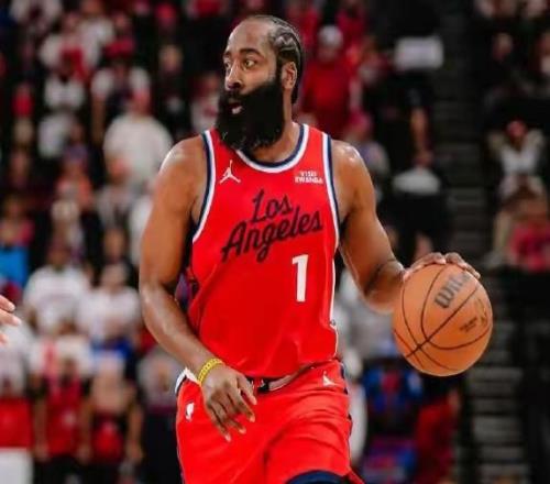 哈登因快船不給大合同，主動申請交易，這個舉動破壞快船贏球勢頭