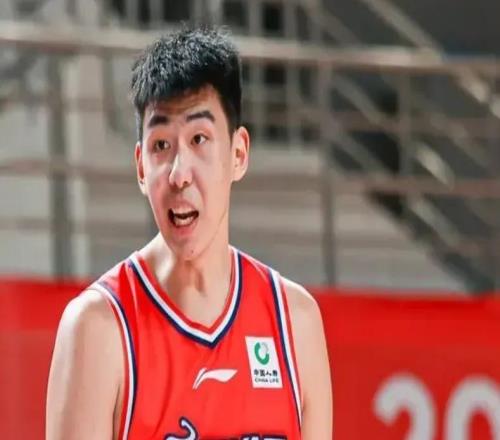 合砍39分！郭艾倫徐昕打成廣州內(nèi)外支柱，配合流暢但其余球員太拉