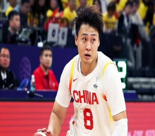 中國(guó)男籃21人集訓(xùn)名單：趙睿胡金秋領(lǐng)銜周琦落選楊瀚森未進(jìn)名單