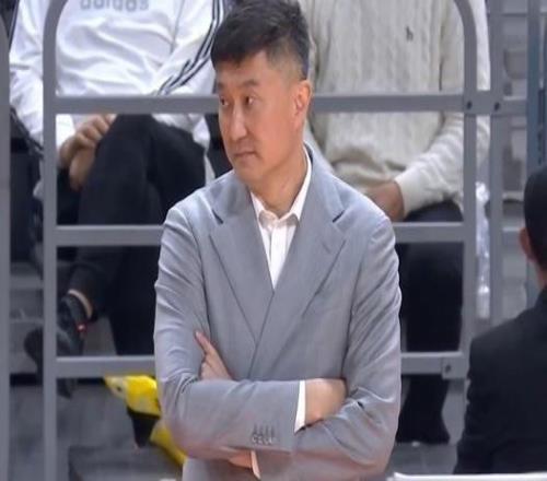 杜鋒：開局挖了一個大坑，幾個球員沒人防守情況下投不中非常可惜