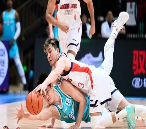 前行無畏丨CBA常規(guī)賽第二十三輪第一階段收官站客場(chǎng)負(fù)于青島