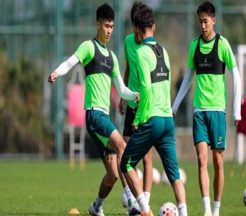 北京國安今天下午啟程飛往曼谷，今晚八點(diǎn)左右抵達(dá)球隊(duì)駐地