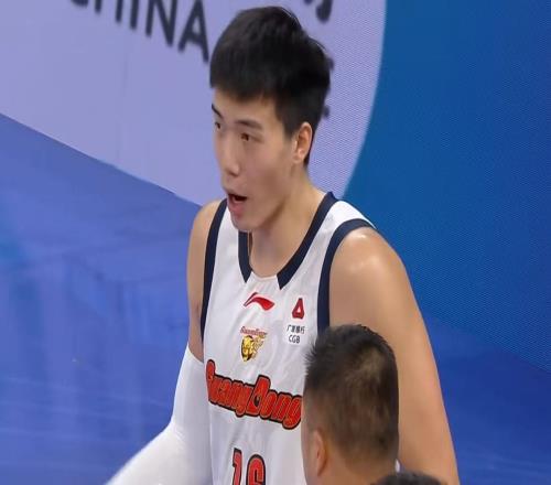 完爆王少杰+碾壓焦泊喬廣東冠軍中鋒大爆發(fā)，杜鋒痛失內(nèi)線底牌