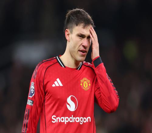 曼聯(lián)6000萬廢鐵腰今夏難逃清洗！出場就狂丟球，五任主帥都救不活