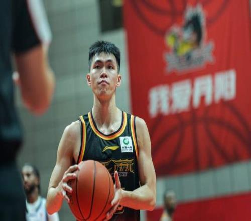 意外不龐崢麟首次入圍男籃國(guó)家隊(duì)集訓(xùn)名單，郭士強(qiáng)堅(jiān)持使用趙睿