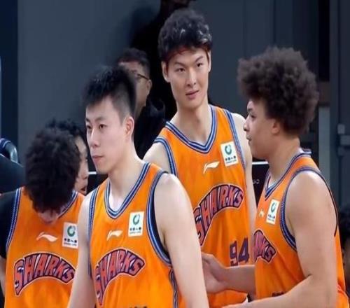 CBA今夜上演爭冠熱門對決：廣東40分大敗上海二番戰(zhàn)杜鋒能否復(fù)仇