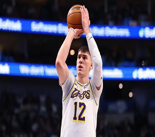 表現(xiàn)真是太糟糕了，湖人接下來還是讓他去板凳席上冷靜冷靜吧