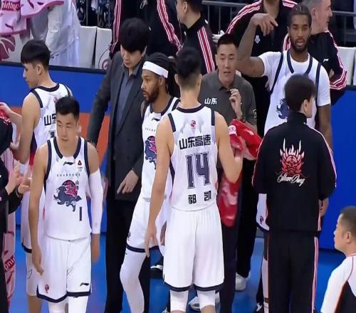 無緣22分逆轉(zhuǎn)，山東男籃5分惜敗不敵天津林庭謙25+7+6壓制高詩(shī)巖