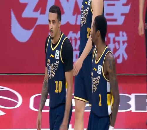 白邊統(tǒng)治內(nèi)線！2戰(zhàn)上海輸50分！廣東揪最大戰(zhàn)犯，一打強(qiáng)隊(duì)就歇菜