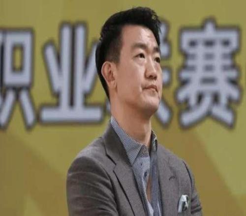 唉！26投8中，三分18中4，場(chǎng)上一頓胡扔，44歲少帥，根本管不了他