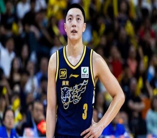 滬粵大戰(zhàn)上海雙殺廣東，內(nèi)線劣勢(shì)杜鋒一籌莫展，胡明軒只適合虐菜