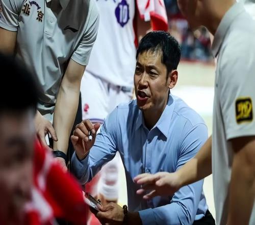 獲泰倫盧BUFF后終輸球，第8位下課主帥即將誕生，球迷：楊鳴快來