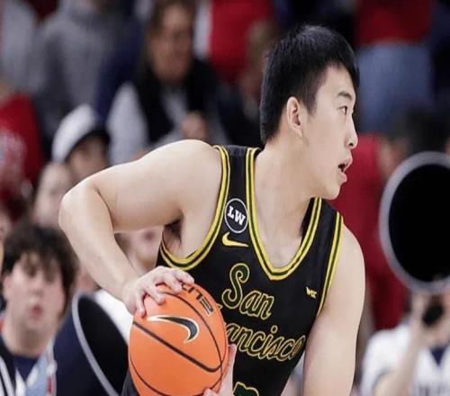 男籃集訓(xùn)鋒線引擔(dān)憂！沒一個有持球能力，沒王俊杰還是不行！