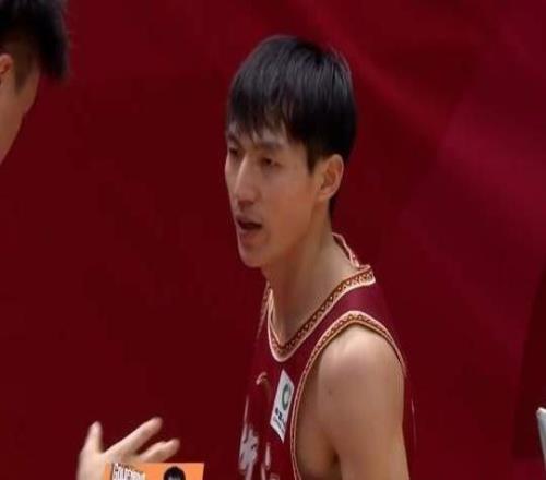 山東男籃備戰(zhàn)8強賽，高詩巖缺席，邱彪等來強人，或難扮演救世主