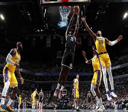 慘敗中的最大亮點！籃網(wǎng)替補中鋒簡直是打爆了湖人內(nèi)線