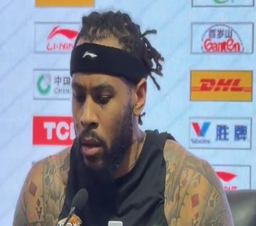 勝江蘇發(fā)布會！烏戈強(qiáng)調(diào)打出了風(fēng)格、點(diǎn)出重組，莫蘭德贊烏戈能力