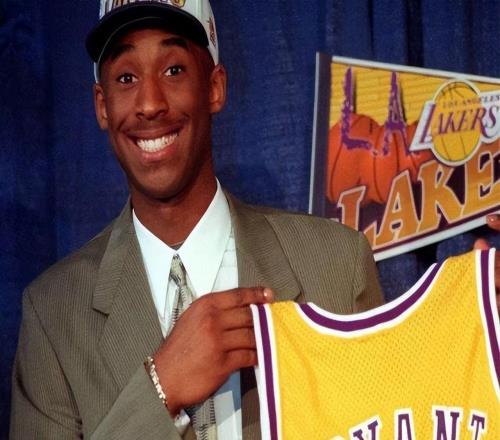 單換科比的男人，曾入選全明星的迪瓦茨，后來去了哪里發(fā)展如何