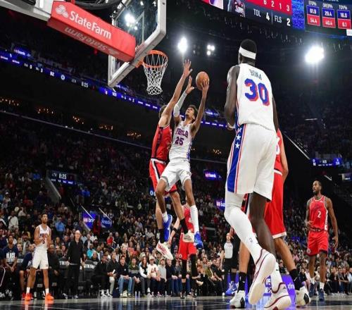 交易的節(jié)奏，快船和76人球員賽前討論詹姆斯哈登可能轉(zhuǎn)會(huì)騎士