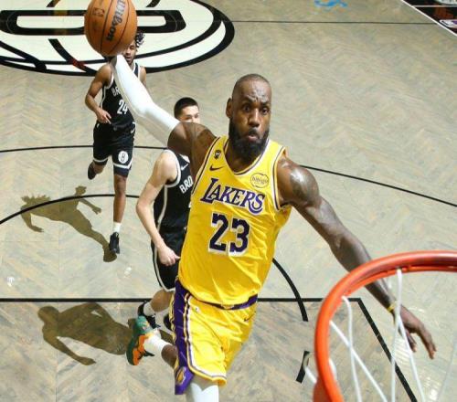 詹姆斯25+7+3搶斷創(chuàng)NBA歷史第1神跡，湖人完勝籃網(wǎng)！東契奇創(chuàng)紀(jì)錄