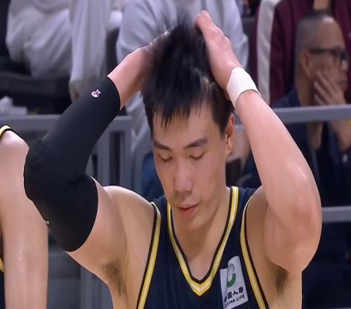37歲大白邊打不了CBA2戰(zhàn)廣東暴砍40分31板6帽，朱芳雨如坐針氈
