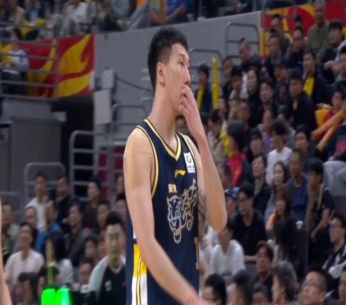 看了阿旺奎因互相甩鍋拒投三分的名場面，才知道廣東隊架構(gòu)有多糟