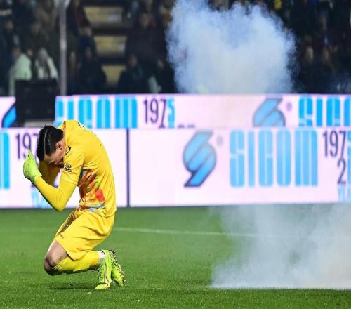 安莎社：向奧代羅扔煙花的國米球迷被捕，但并非手指被炸之人