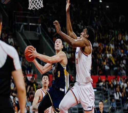 40分慘敗后又輸了10分！廣東慘遭上海雙殺：杜鋒恐裁掉薩林杰