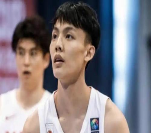 官宣！中國(guó)男籃大名單出爐，廣東三人入選，周琦缺席，龐崢麟驚喜