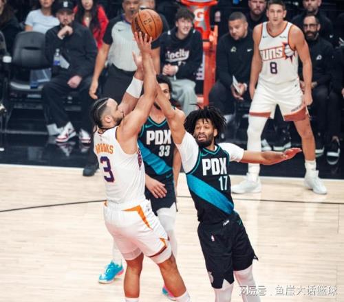 19分逆轉(zhuǎn)！霍勒迪15+6犯錯(cuò)，狄龍16中3也無妨，湖人棄將爆發(fā)立功