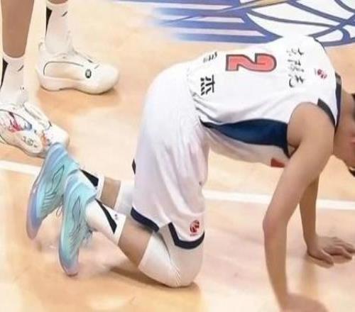 有傷在身！曝徐杰將前往國家隊報到后評估傷情此前多次崴腳引關注