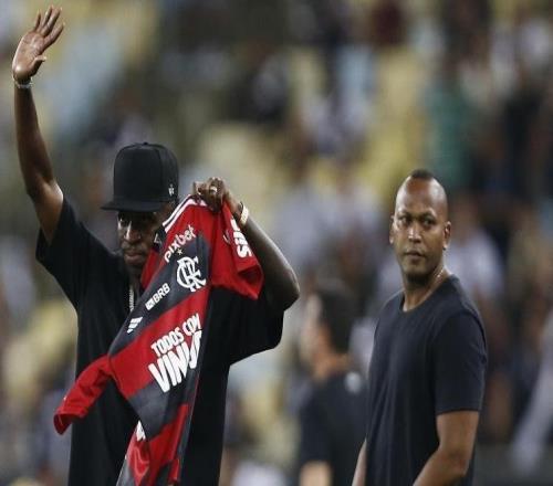 弗拉門戈總監(jiān)：大門永遠(yuǎn)為維尼修斯敞開，我們要等他合同到期