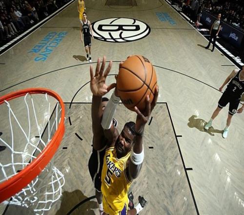 被籃網(wǎng)替補(bǔ)中鋒狂搶前場(chǎng)籃板，湖人內(nèi)線支柱太容易被情緒影響了