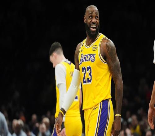 高效，詹姆斯登場(chǎng)30分鐘16中10拿下25分3板7助，正負(fù)值+24