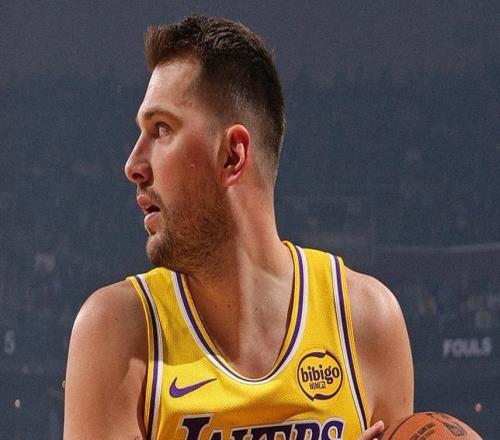 詹皇16中10完爆波特，東契奇24+6+5里夫斯復出15分，湖人大勝籃網(wǎng)