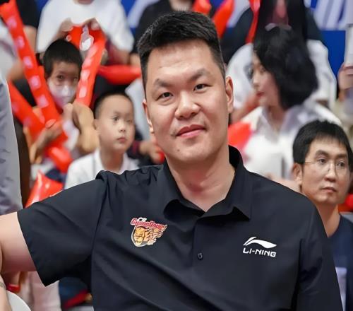 忍無可忍！關辛透露朱芳雨要補強內線，廣東隊將引進2米15大中鋒