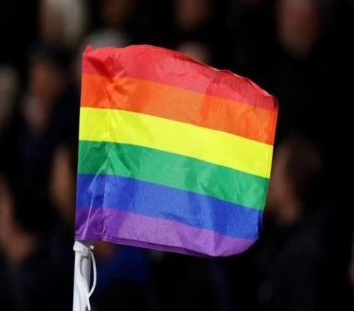 TA：英超取消佩戴彩虹隊(duì)長(zhǎng)袖標(biāo)的規(guī)定，計(jì)劃推行“彩虹足球”