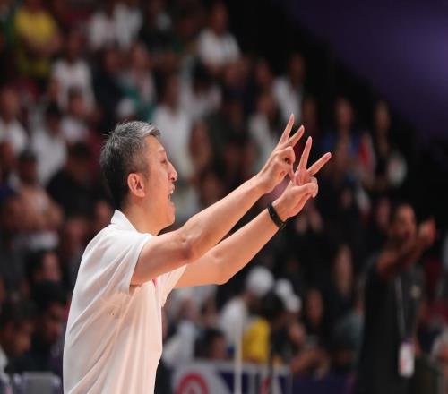 走馬換將為一雪前恥！中國男籃開啟世預(yù)賽備戰(zhàn)，21人名單有講究