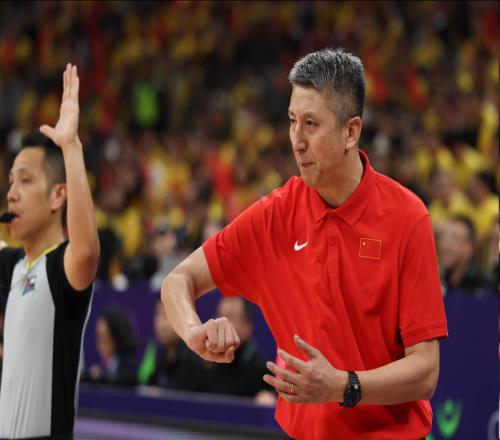 男籃將迎至暗時(shí)刻郭士強(qiáng)沒(méi)培養(yǎng)出年輕人，還面臨無(wú)緣世界杯風(fēng)險(xiǎn)