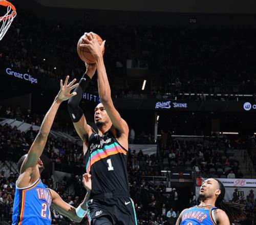 馬刺四殺雷霆！文班轟22+14，凱爾登創(chuàng)隊史第2神跡，冠軍有懸念了