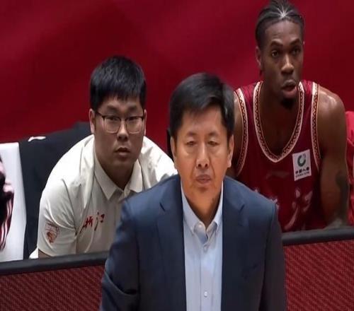 浙江總教練丁偉離任殺回解說席CBA傳奇救火主帥紀(jì)錄仍在延續(xù)