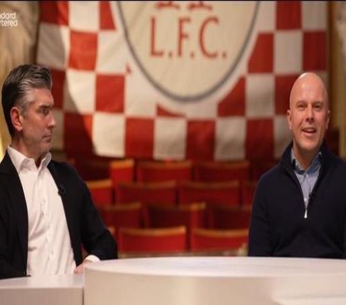 休斯露臉！圓桌會后，斯洛特不再是一個人