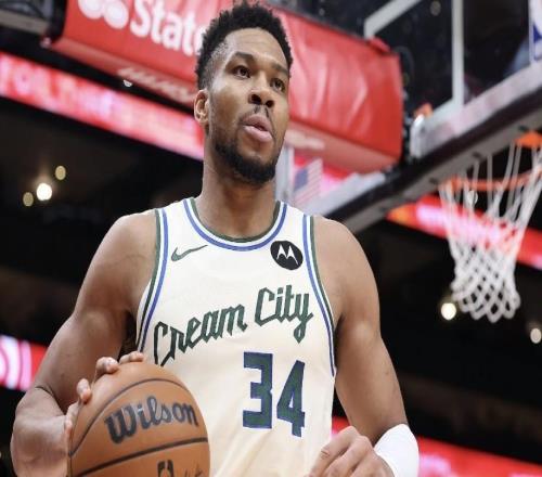 名記：現(xiàn)在我更傾向于字母哥會(huì)留隊(duì)，目前有力競(jìng)爭者只剩熱火