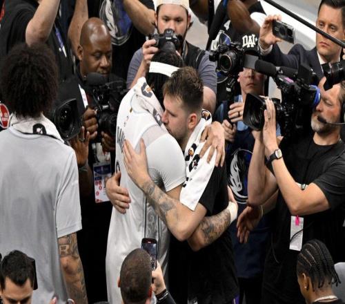 賺了，獨行俠隊在戴維斯送到奇才隊后，東契奇的交易回報情況更新