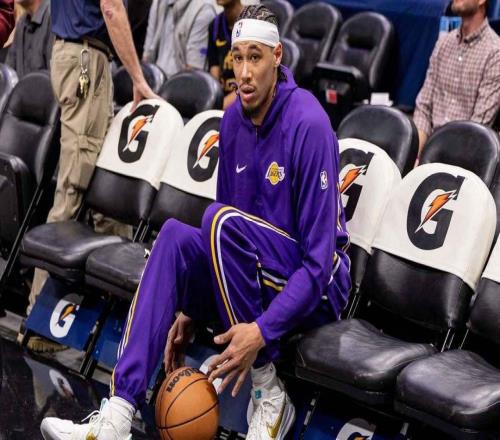 壞消息，湖人隊杰克遜海耶斯因推搡奇才隊吉祥物被禁賽一場